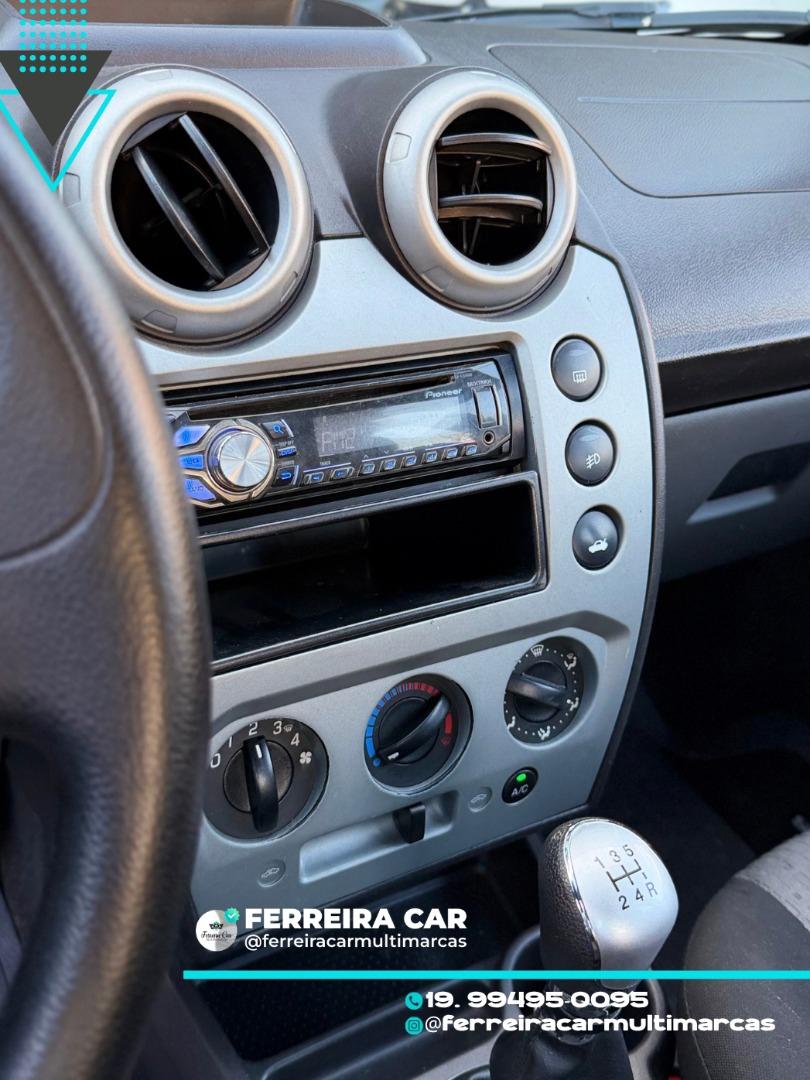 FORD Fiesta Hatch - Foto