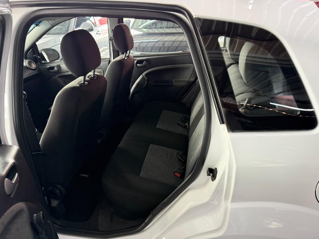 FORD Fiesta Hatch - Foto