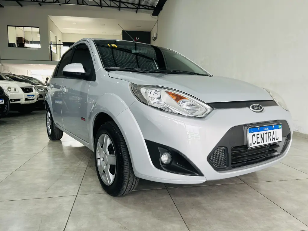 FORD Fiesta Sedan - Foto