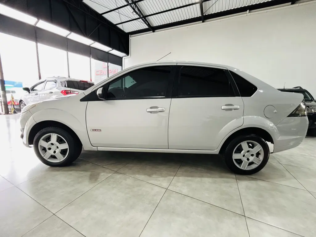 FORD Fiesta Sedan - Foto