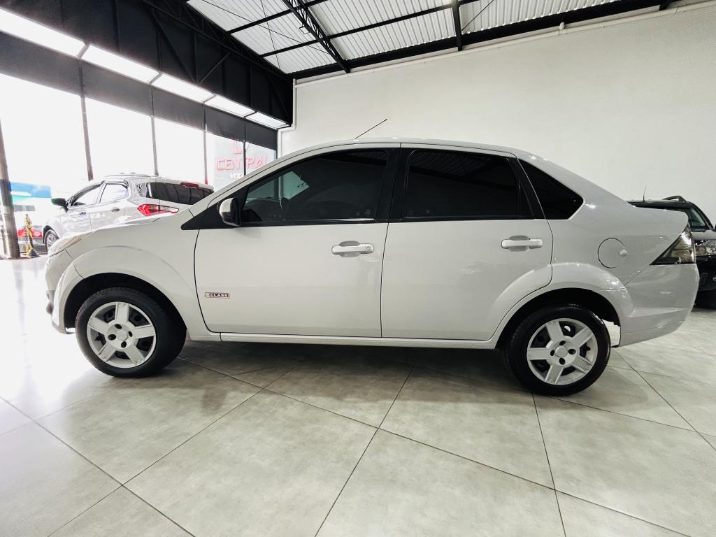 FORD Fiesta Sedan - Foto