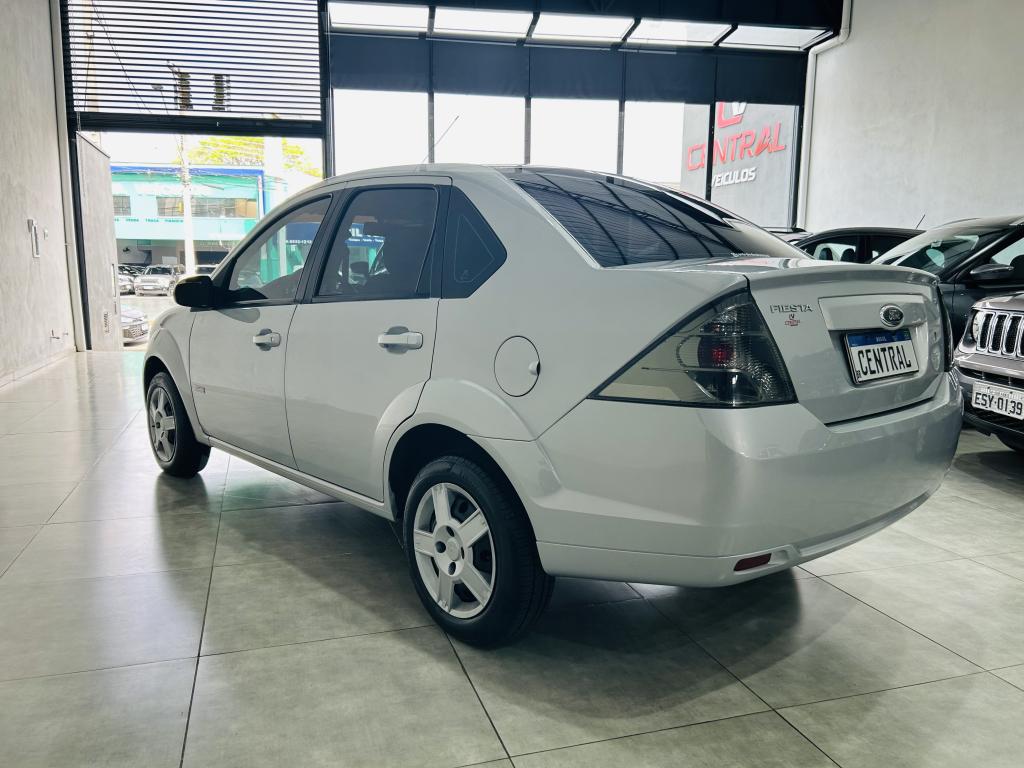 FORD Fiesta Sedan - Foto