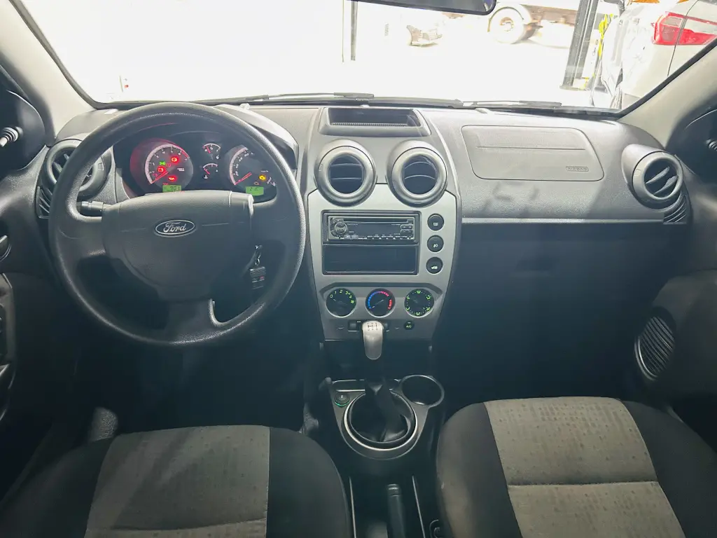 FORD Fiesta Sedan - Foto