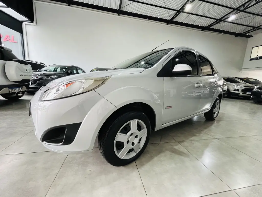 FORD Fiesta Sedan - Foto