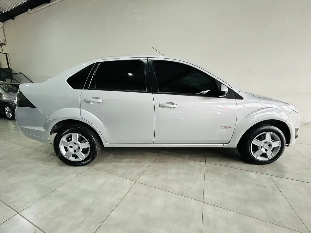 FORD Fiesta Sedan - Foto