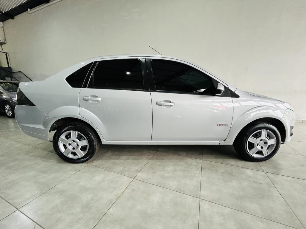 FORD Fiesta Sedan - Foto
