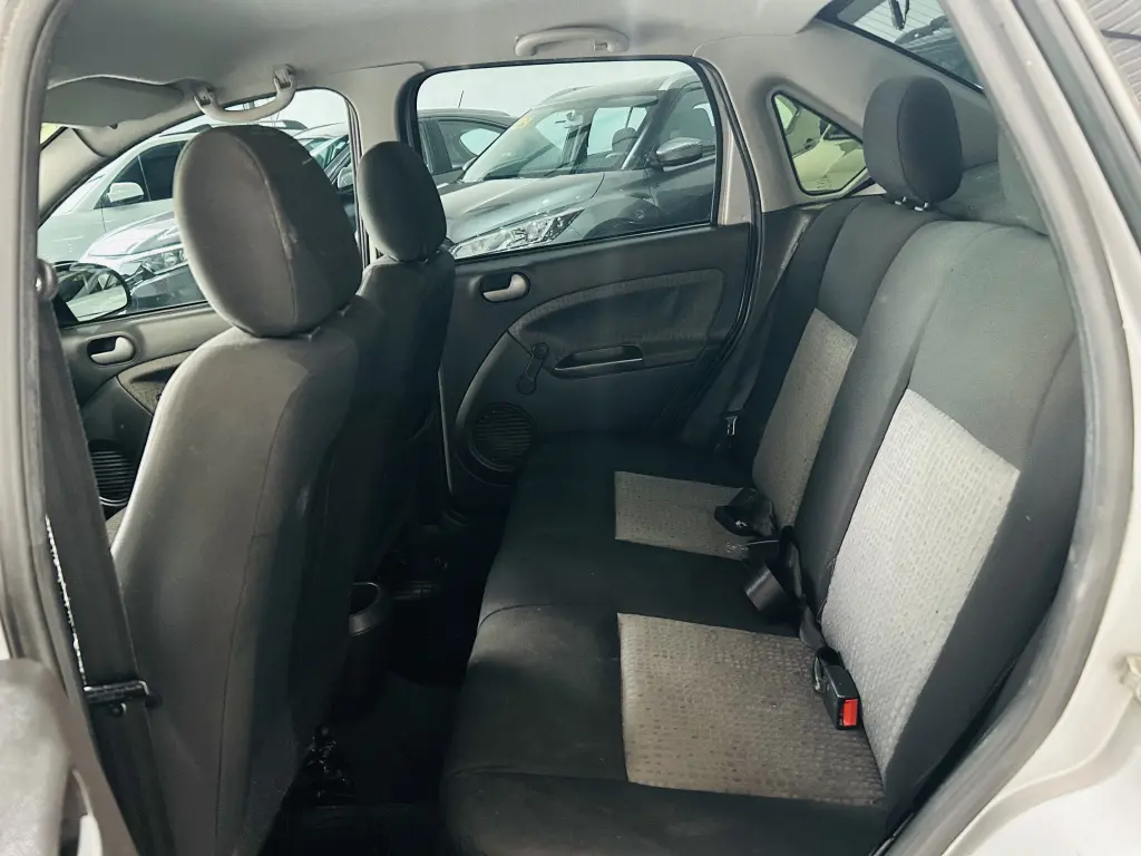 FORD Fiesta Sedan - Foto