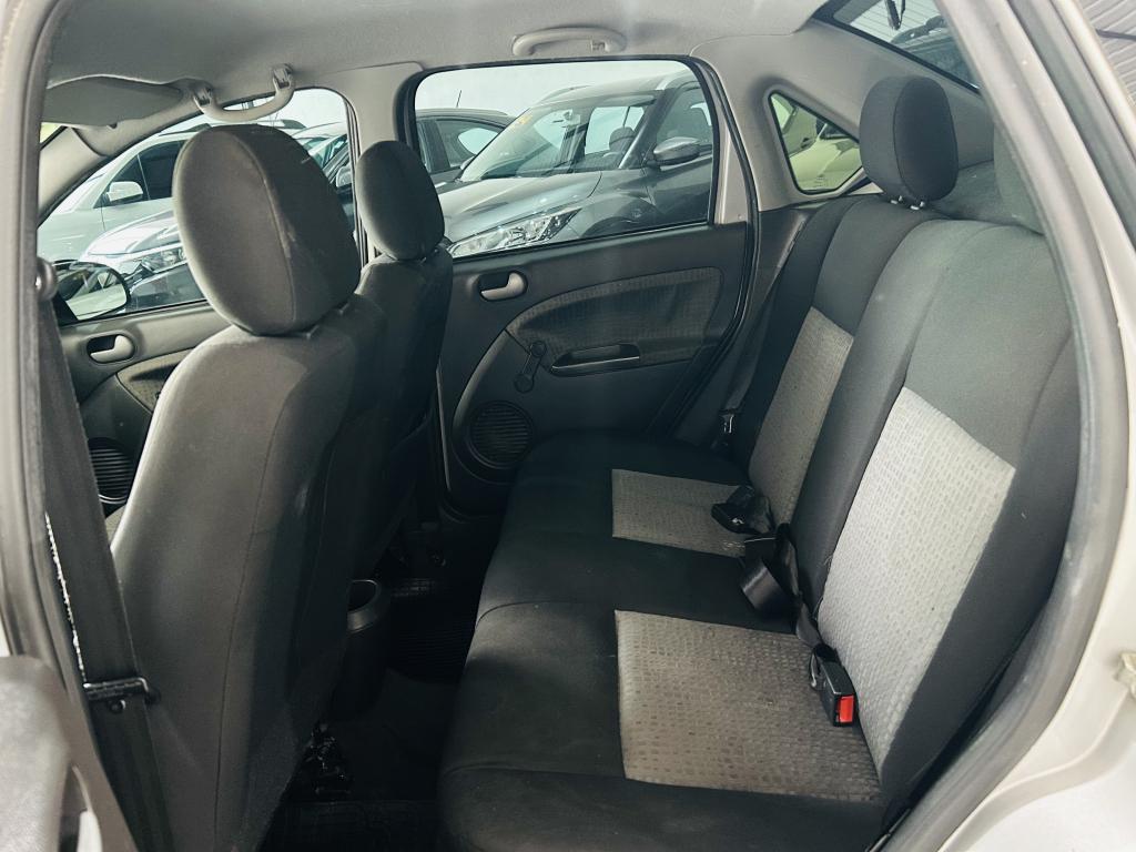 FORD Fiesta Sedan - Foto