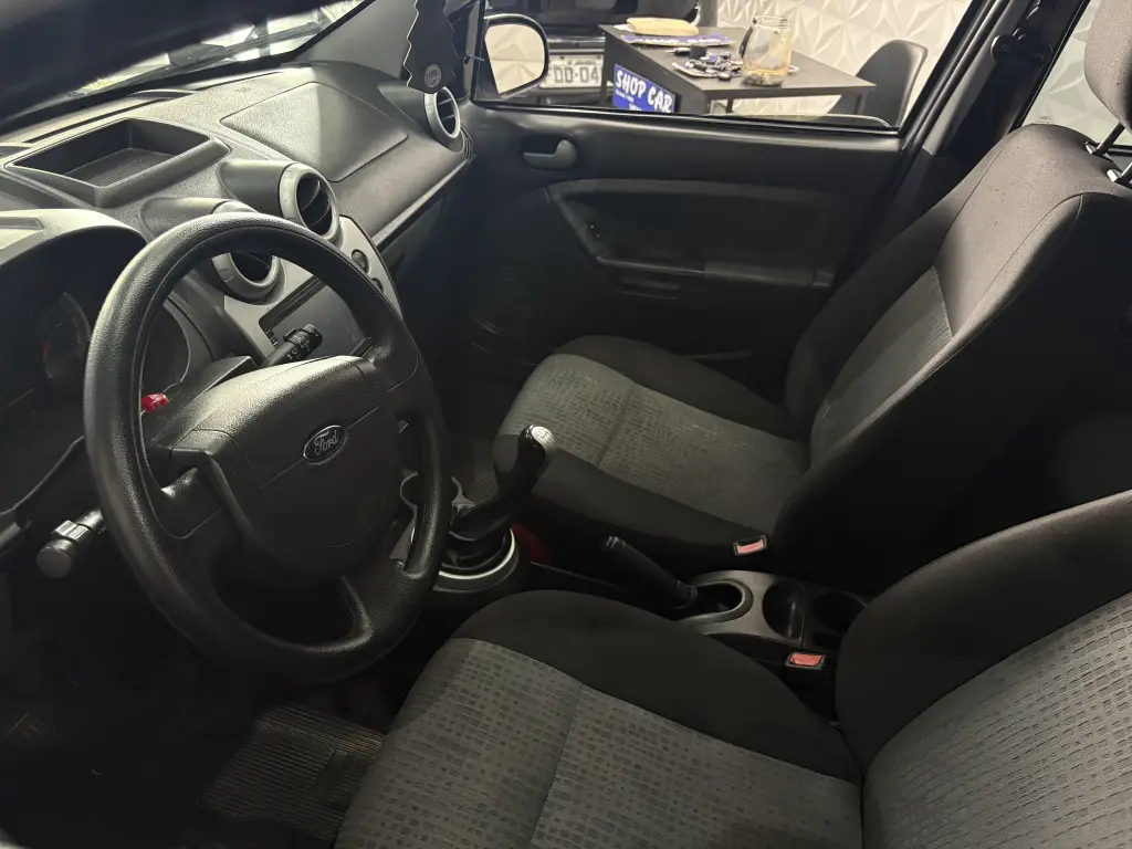FORD Fiesta Sedan - Foto