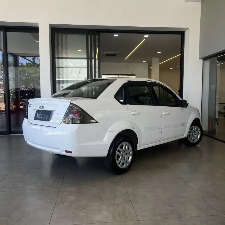 FORD Fiesta Sedan - Foto