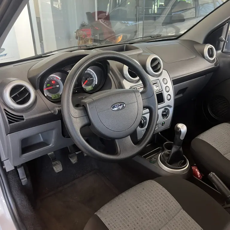 FORD Fiesta Sedan - Foto