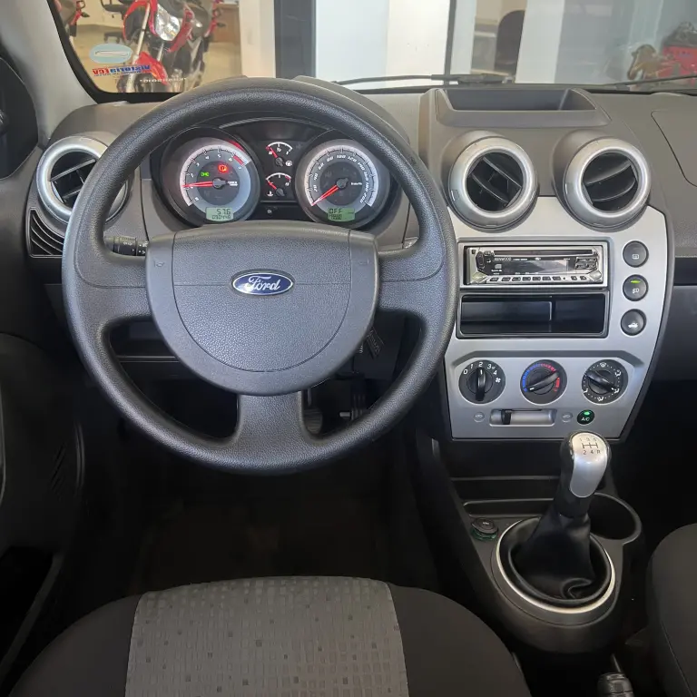 FORD Fiesta Sedan - Foto