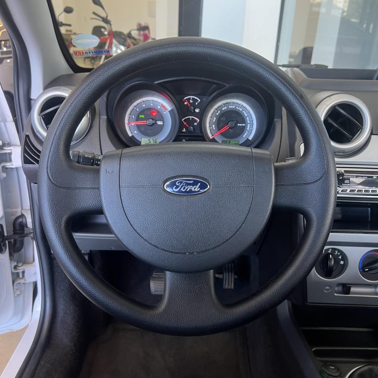 FORD Fiesta Sedan - Foto