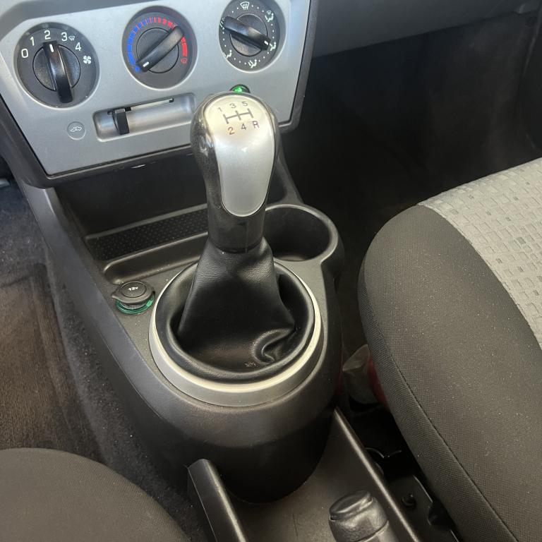 FORD Fiesta Sedan - Foto