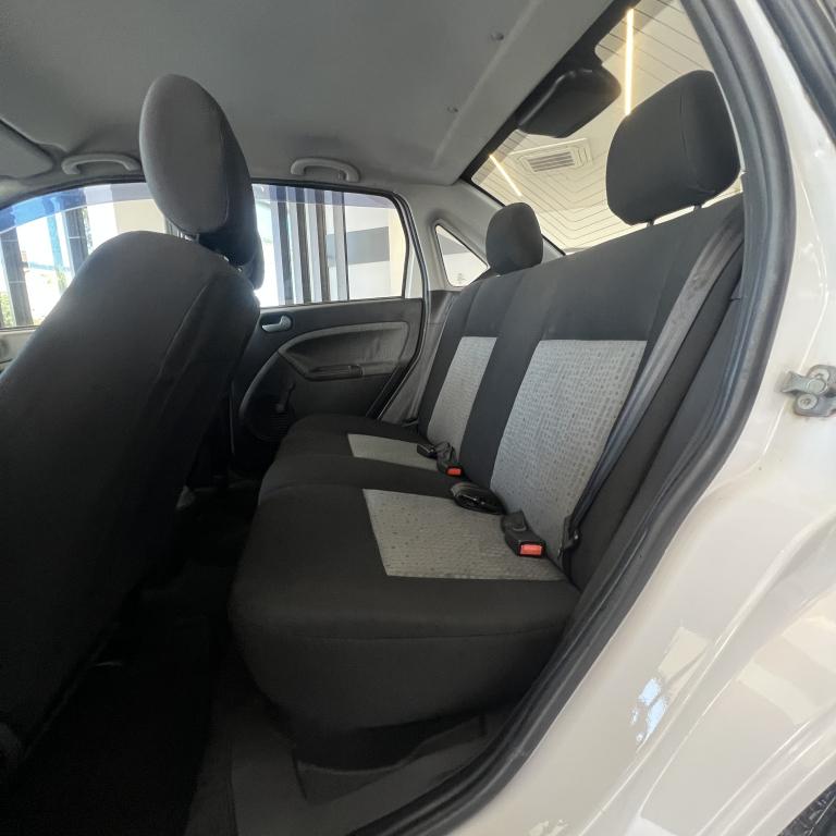 FORD Fiesta Sedan - Foto