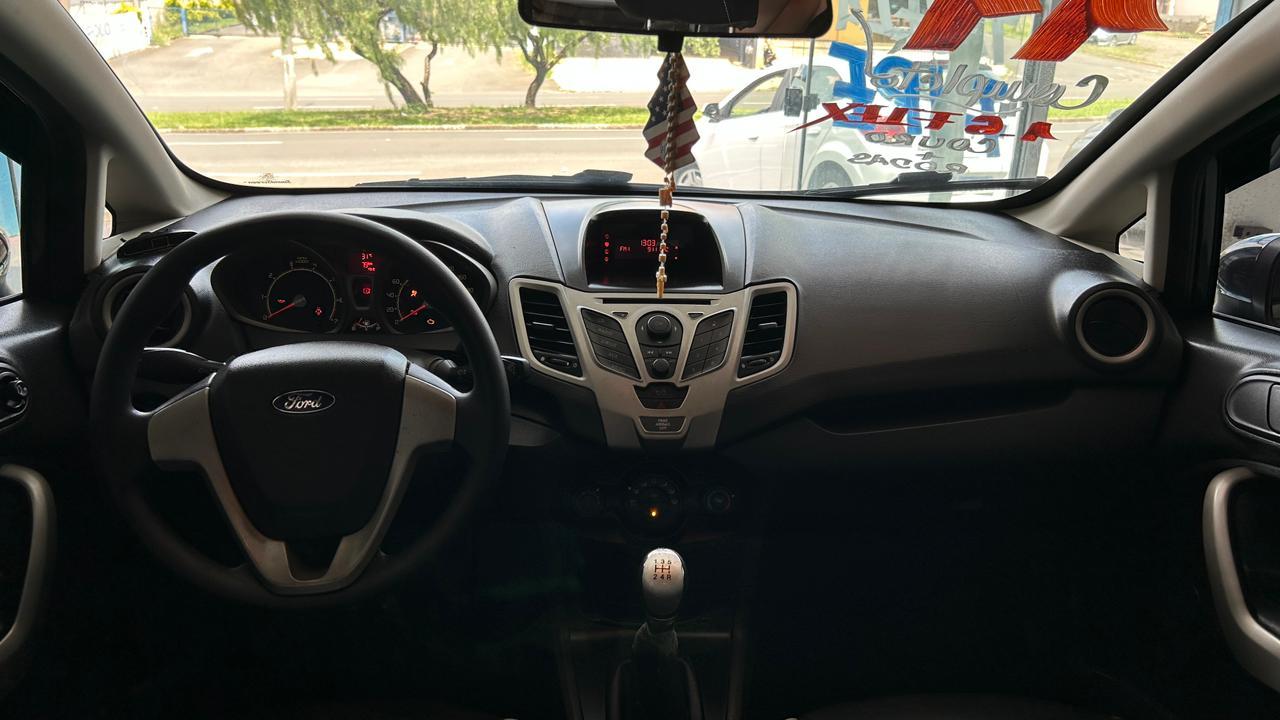 FORD Fiesta Sedan - Foto
