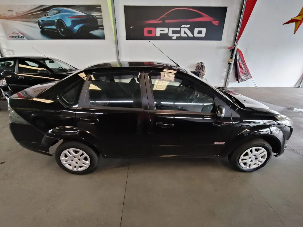 FORD Fiesta Sedan - Foto