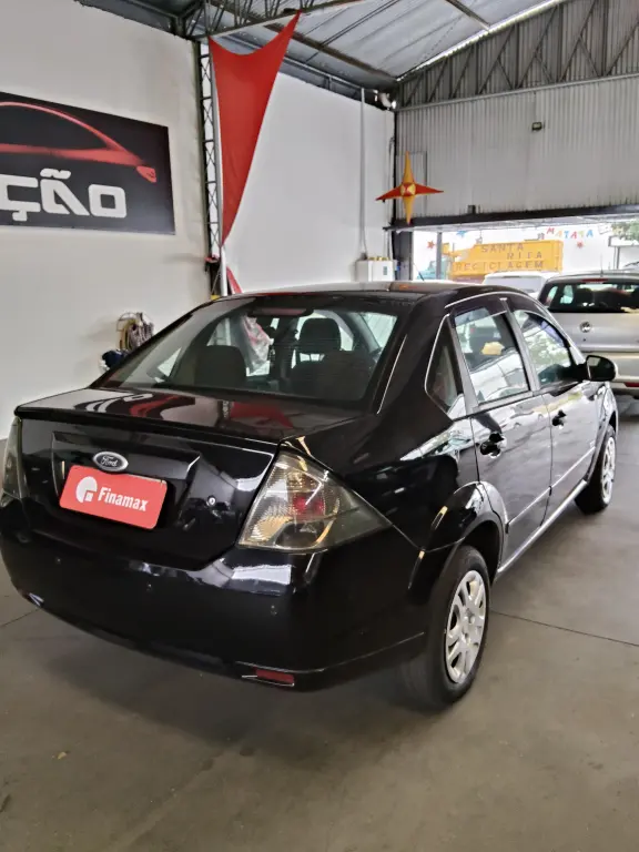 FORD Fiesta Sedan - Foto