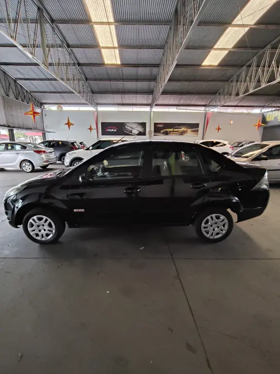 FORD Fiesta Sedan - Foto