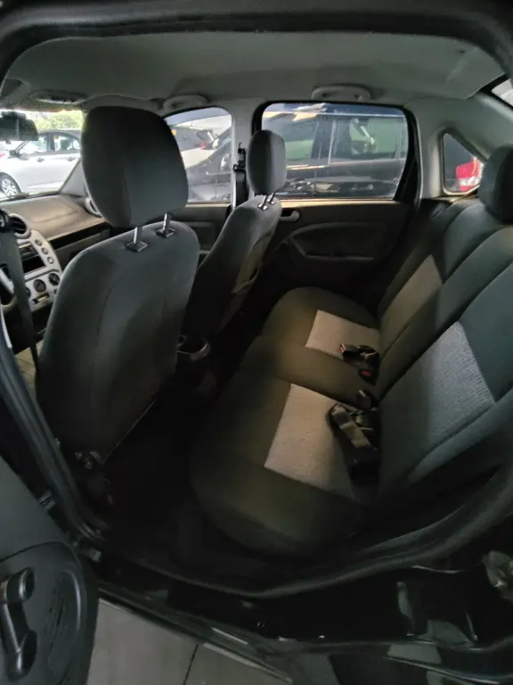 FORD Fiesta Sedan - Foto