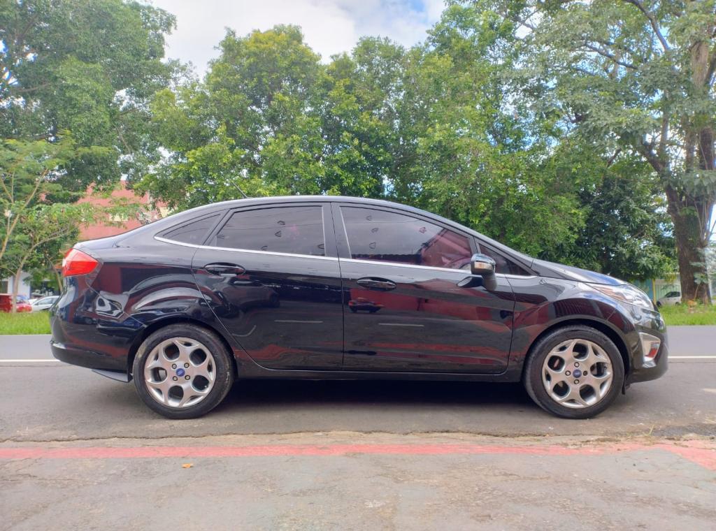 FORD Fiesta Sedan - Foto