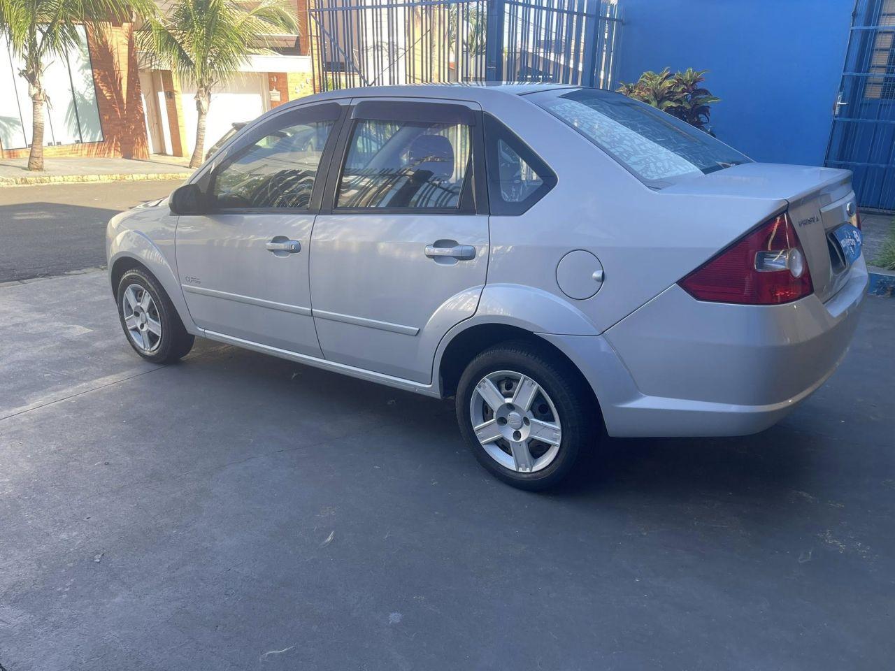 FORD Fiesta Sedan - Foto