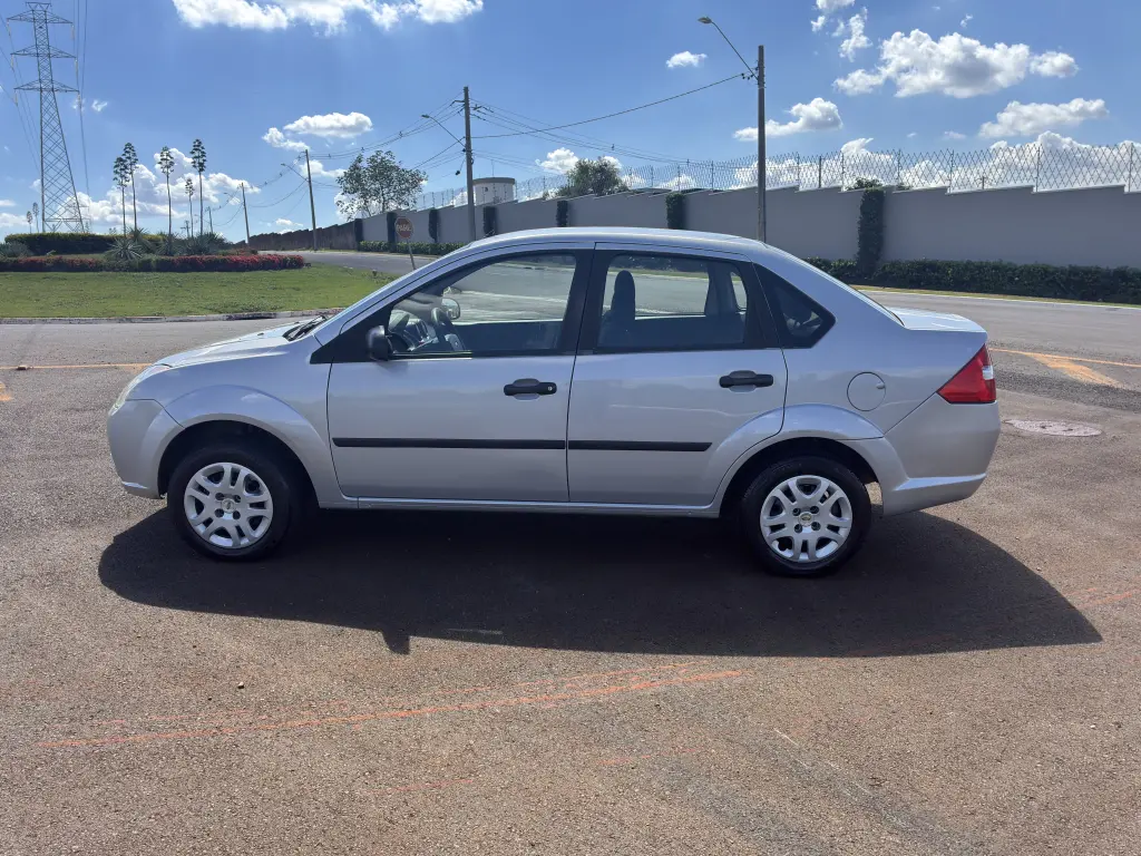FORD Fiesta Sedan - Foto