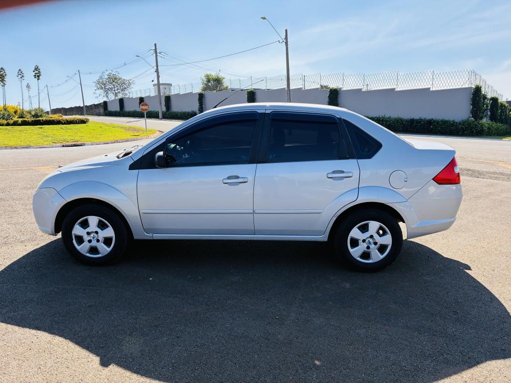 FORD Fiesta Sedan - Foto