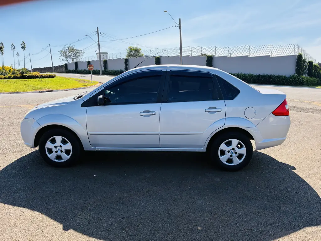FORD Fiesta Sedan - Foto