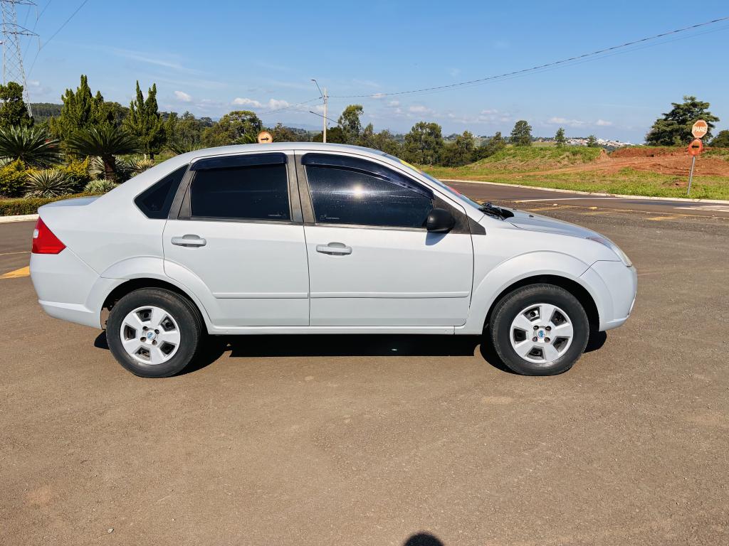 FORD Fiesta Sedan - Foto