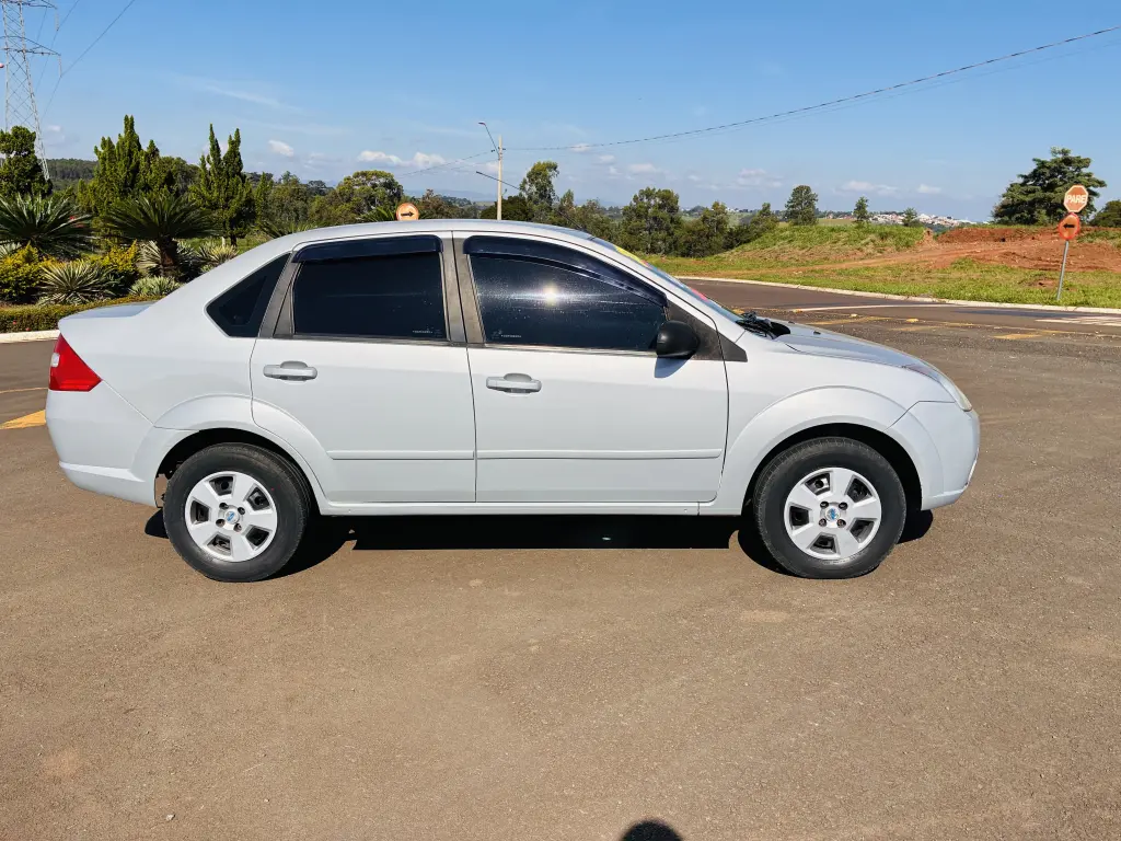 FORD Fiesta Sedan - Foto