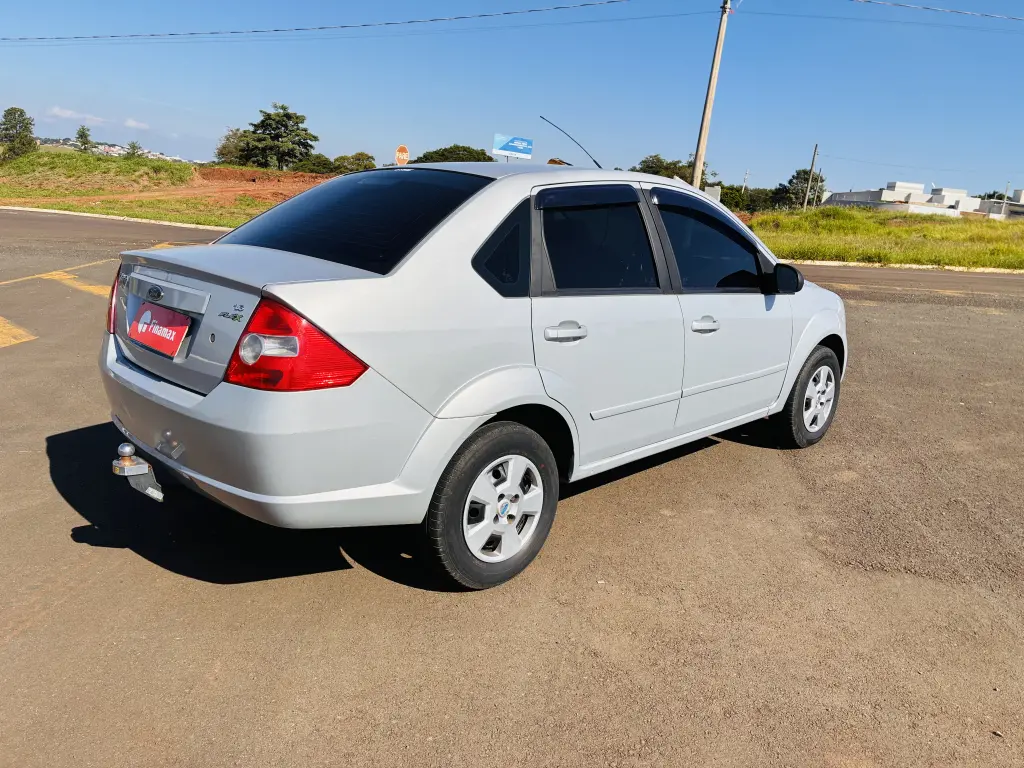 FORD Fiesta Sedan - Foto