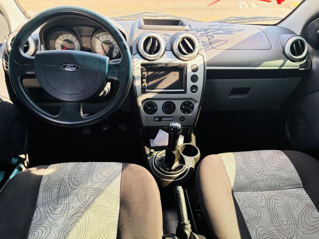 FORD Fiesta Sedan - Foto
