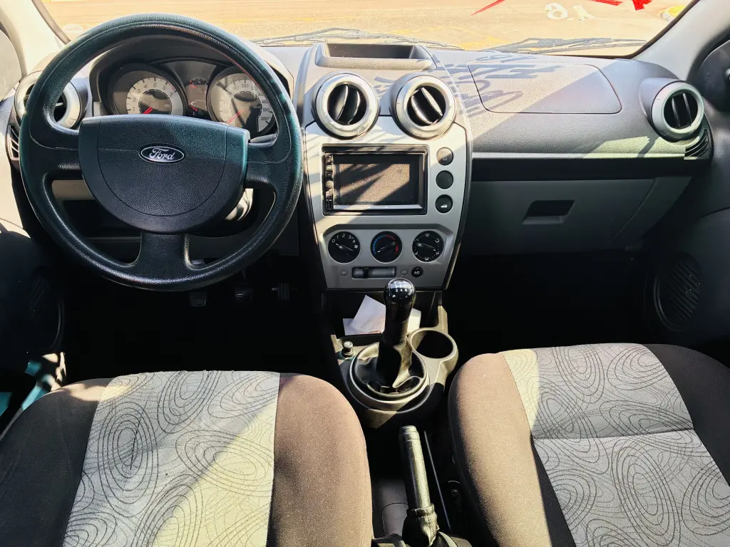 FORD Fiesta Sedan - Foto