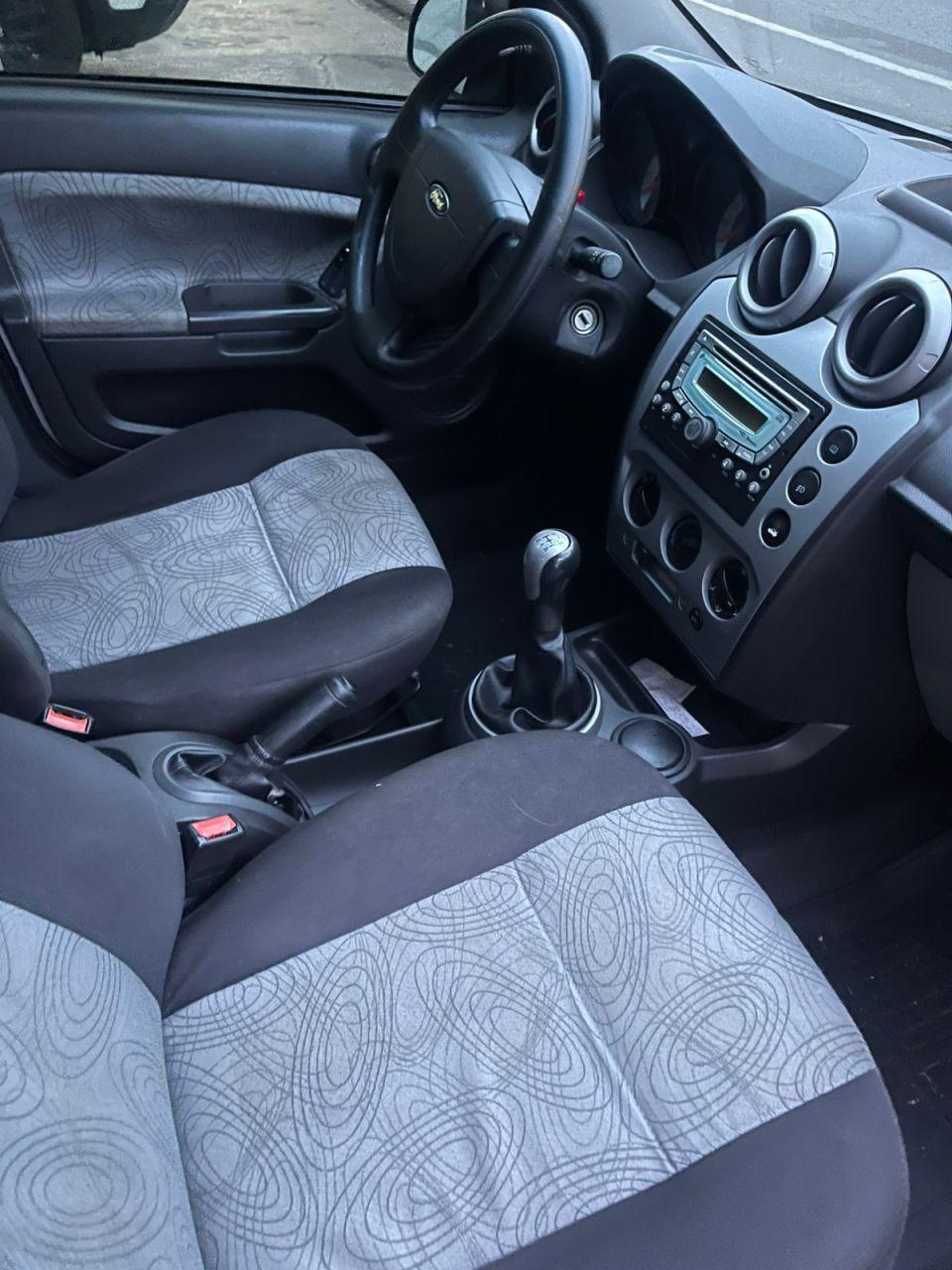FORD Fiesta Sedan - Foto