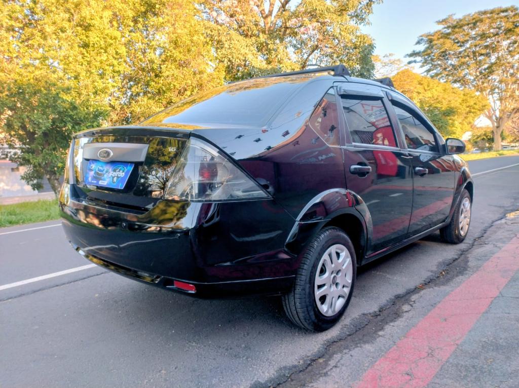 FORD Fiesta Sedan - Foto