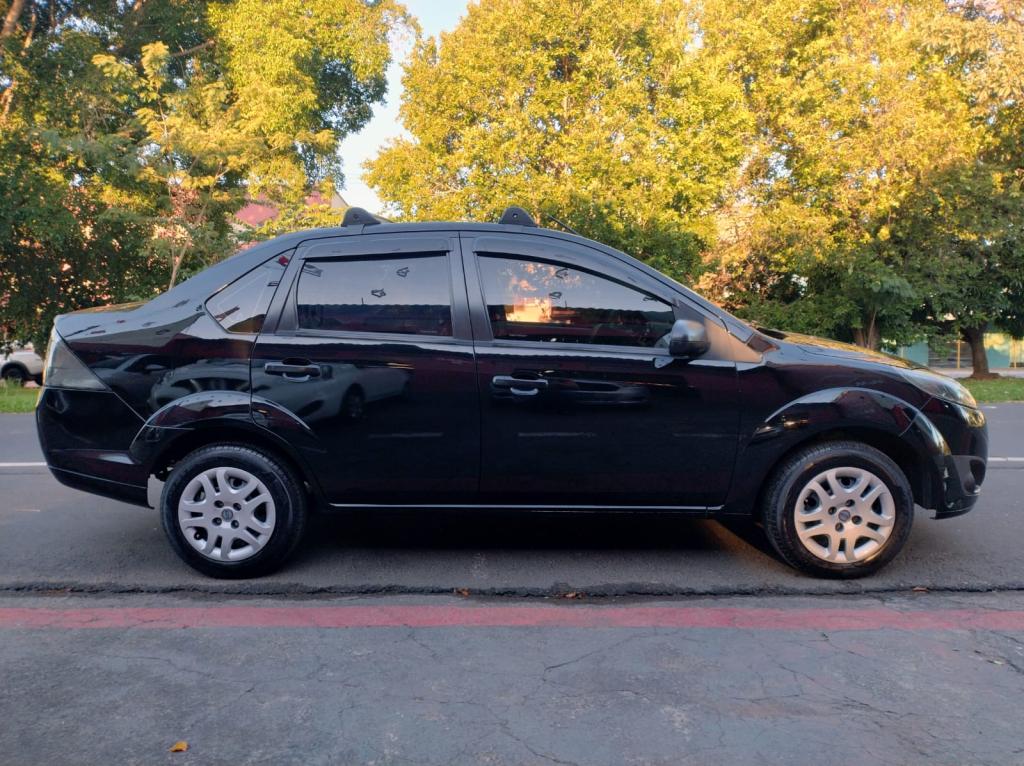 FORD Fiesta Sedan - Foto
