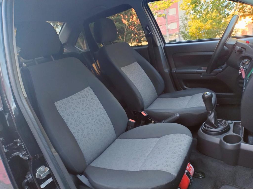 FORD Fiesta Sedan - Foto