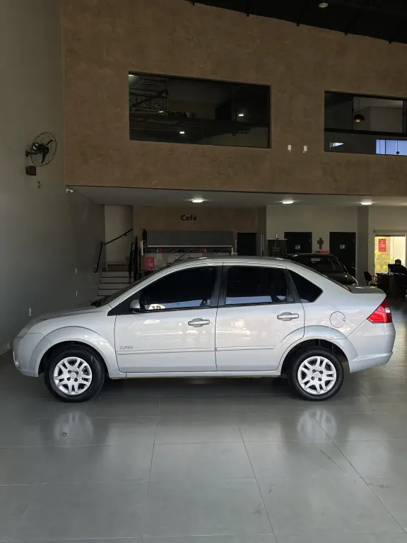 FORD Fiesta Sedan - Foto
