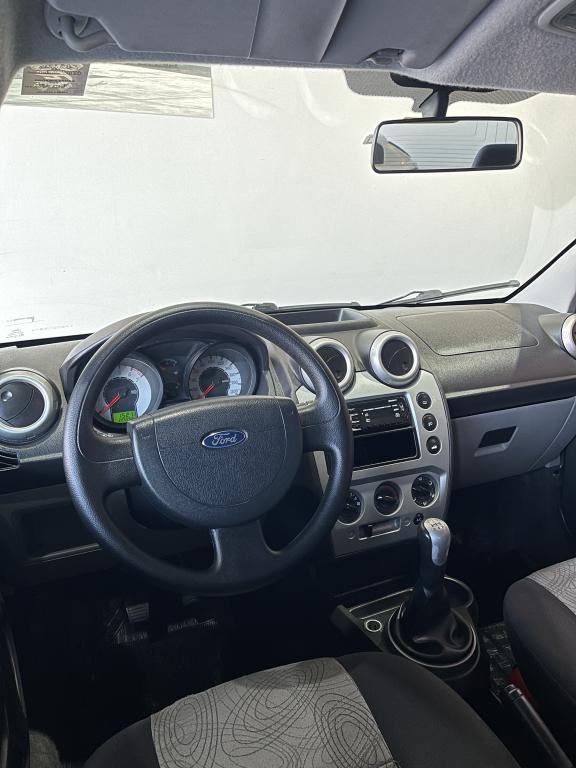 FORD Fiesta Sedan - Foto