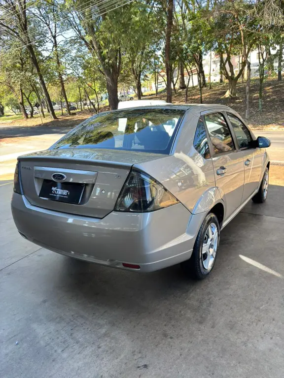 FORD Fiesta Sedan - Foto