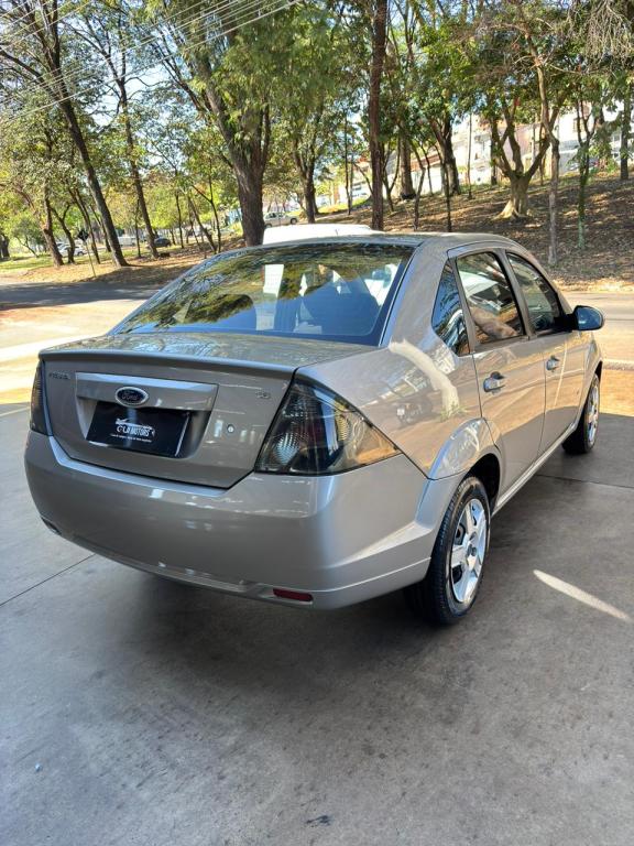 FORD Fiesta Sedan - Foto