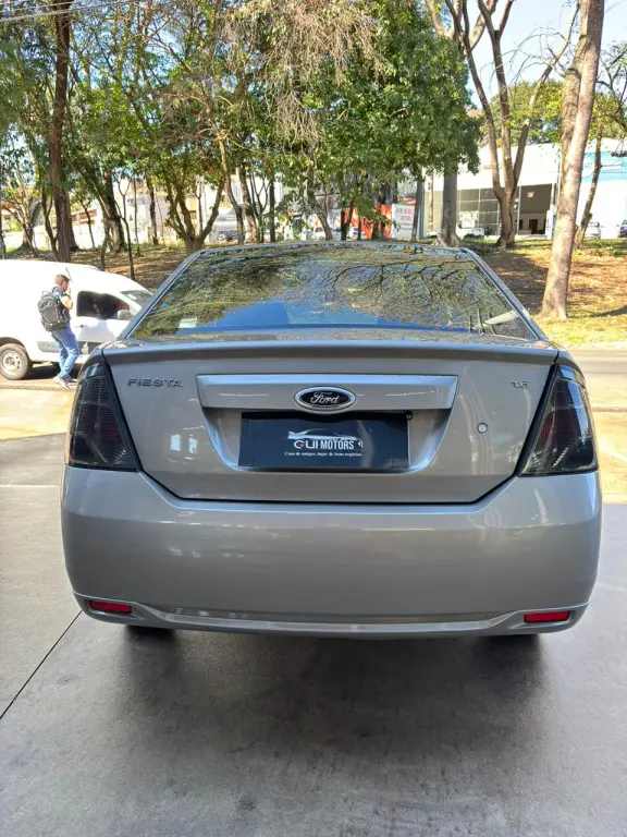 FORD Fiesta Sedan - Foto
