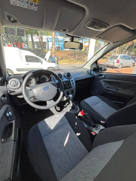 FORD Fiesta Sedan - Foto