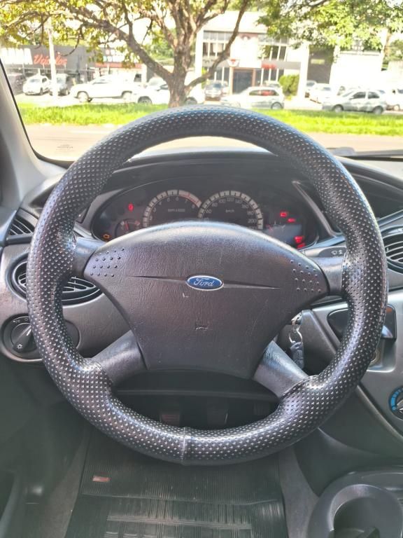 FORD Focus Hatch - Foto