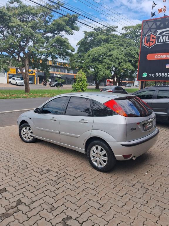 FORD Focus Hatch - Foto