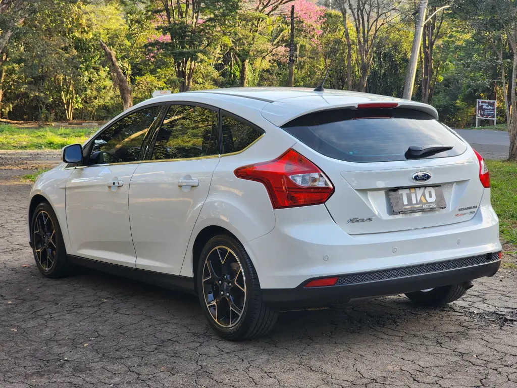 FORD Focus Hatch - Foto