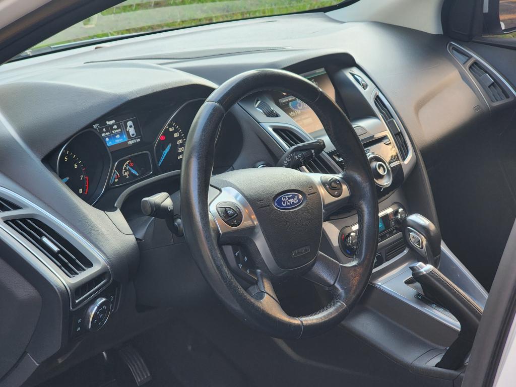 FORD Focus Hatch - Foto