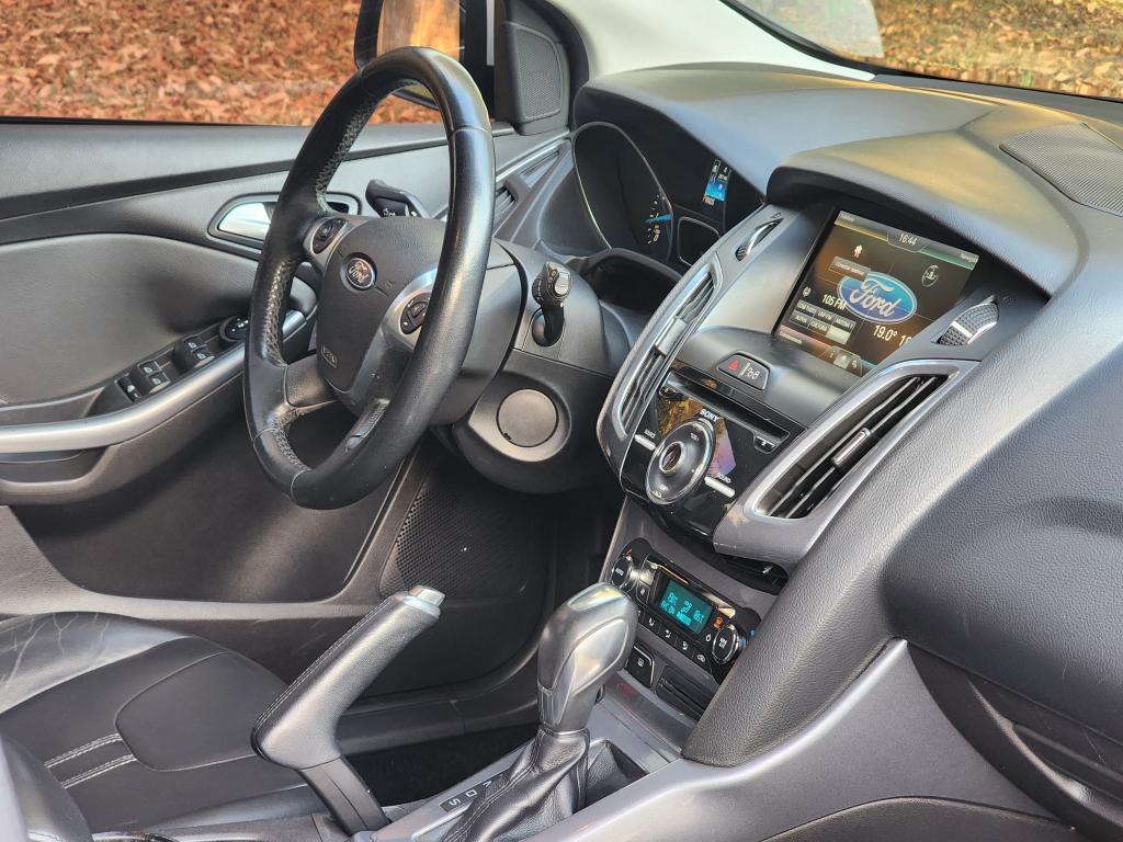 FORD Focus Hatch - Foto