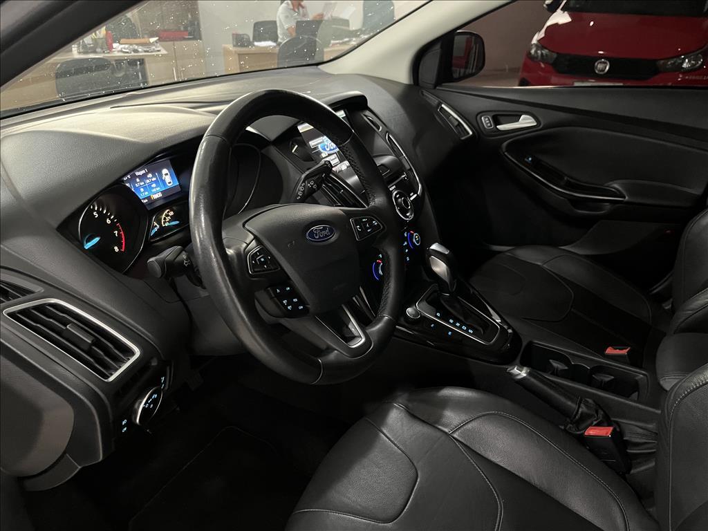 FORD Focus Hatch - Foto